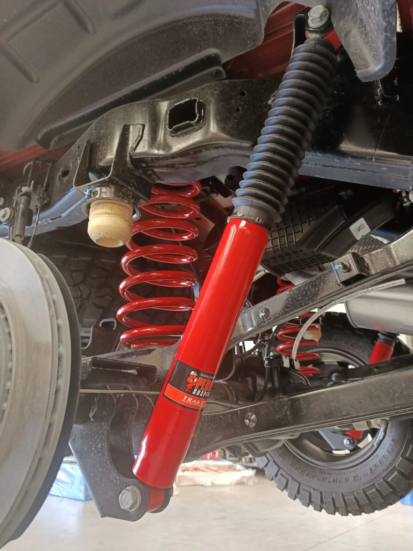 Pedders 2 Inch Suspension Lift Kit. Jeep Gladiator, JT, 2020 on - 803512