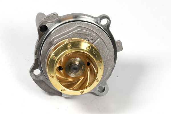 Vesipumppu, moottorin jäähdytys - P545